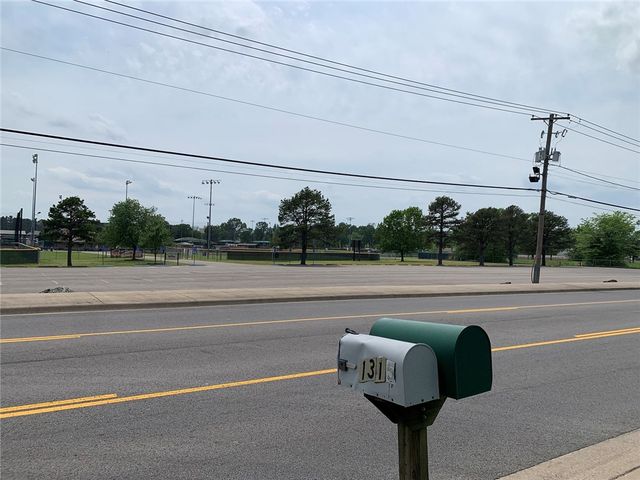 1311 E 16th Street, Russellville, AR 72802