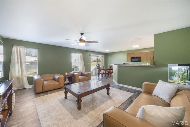 1021 Chesterfield Drive, Wentzville, MO 63385