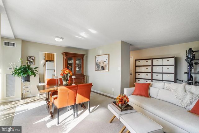 501 SLATERS LN #714, Alexandria, VA 22314