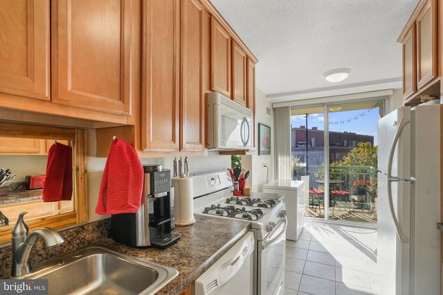 501 SLATERS LN #714, Alexandria, VA 22314