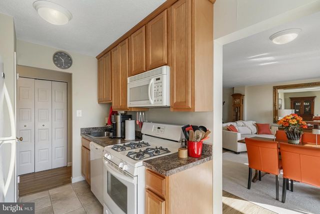 501 SLATERS LN #714, Alexandria, VA 22314