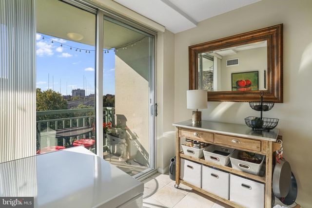 501 SLATERS LN #714, Alexandria, VA 22314