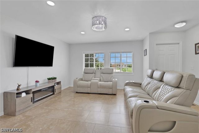 4075 24th AVE NE, Naples, FL 34120