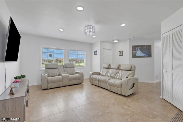4075 24th AVE NE, Naples, FL 34120