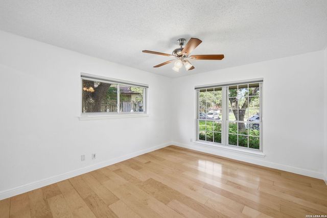 322 Westwind Cir, Windcrest, TX 78239