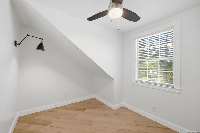 322 Westwind Cir, Windcrest, TX 78239