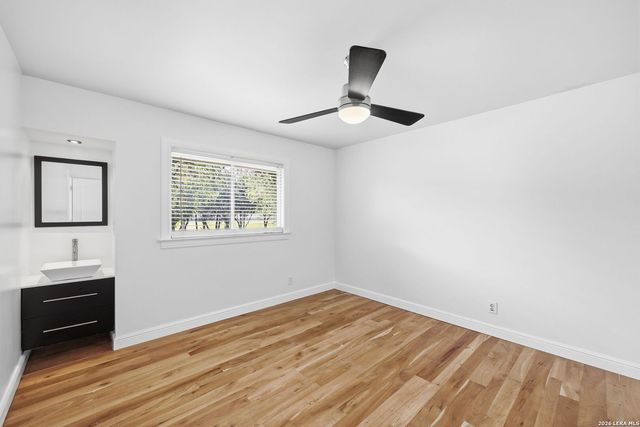 322 Westwind Cir, Windcrest, TX 78239