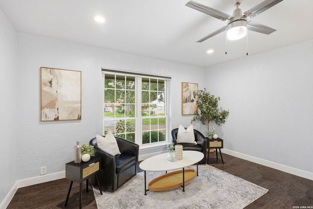 322 Westwind Cir, Windcrest, TX 78239