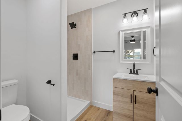 1502 W Sunnyview Avenue, Visalia, CA 93291