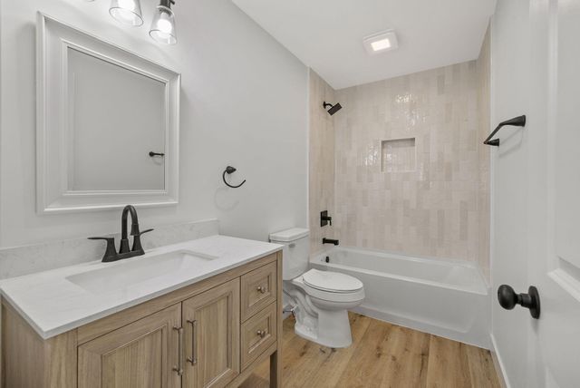 1502 W Sunnyview Avenue, Visalia, CA 93291