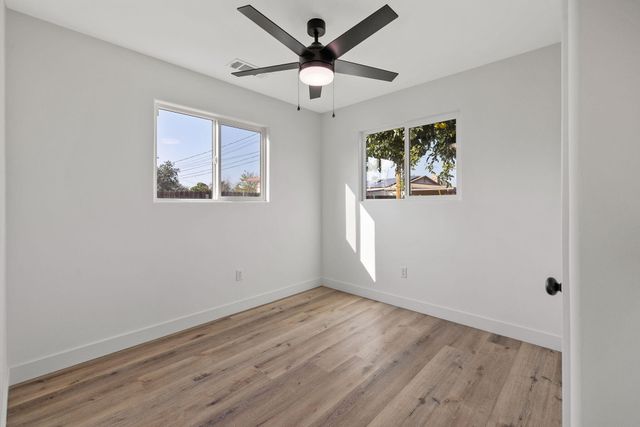 1502 W Sunnyview Avenue, Visalia, CA 93291