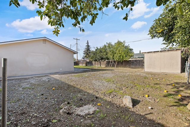 1502 W Sunnyview Avenue, Visalia, CA 93291