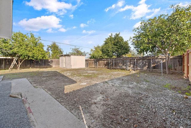 1502 W Sunnyview Avenue, Visalia, CA 93291