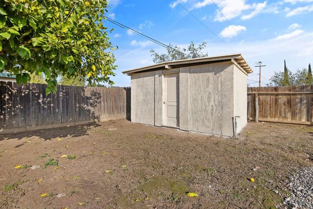1502 W Sunnyview Avenue, Visalia, CA 93291