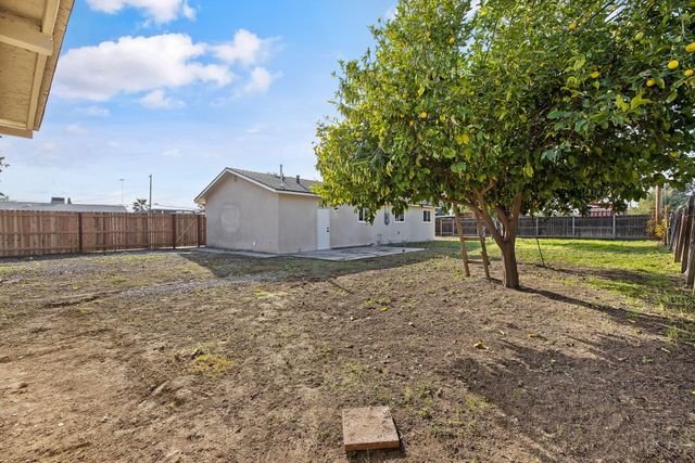 1502 W Sunnyview Avenue, Visalia, CA 93291