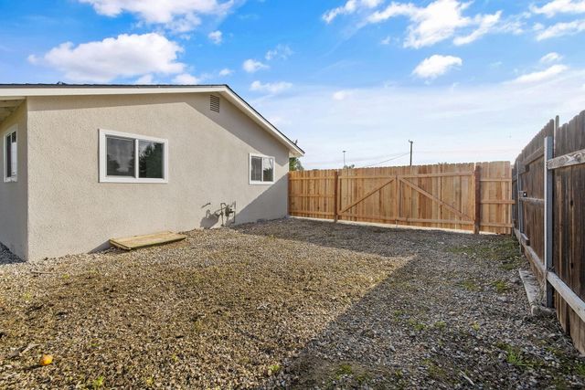 1502 W Sunnyview Avenue, Visalia, CA 93291