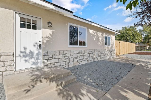 1502 W Sunnyview Avenue, Visalia, CA 93291
