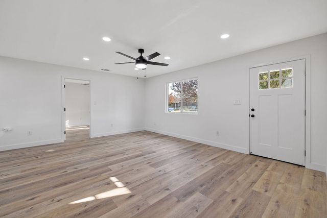 1502 W Sunnyview Avenue, Visalia, CA 93291