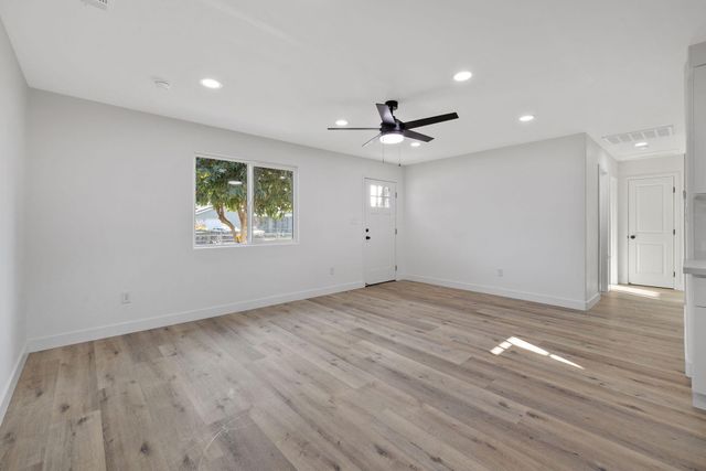 1502 W Sunnyview Avenue, Visalia, CA 93291