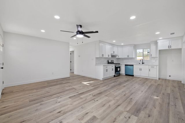 1502 W Sunnyview Avenue, Visalia, CA 93291