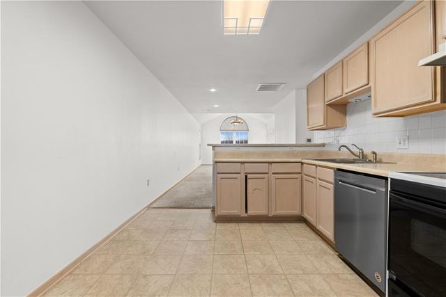 11388 S Pflumm Road, Olathe, KS 66215