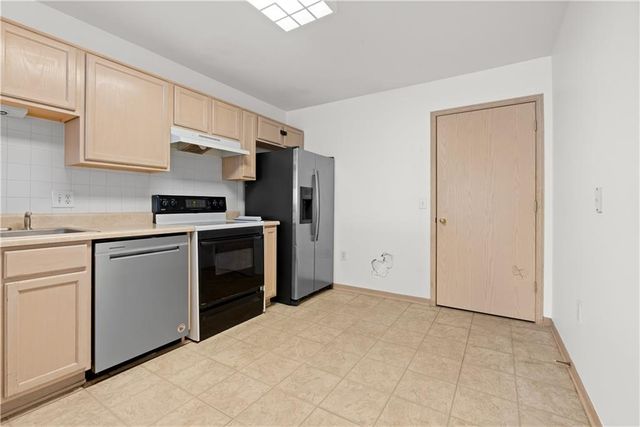 11388 S Pflumm Road, Olathe, KS 66215