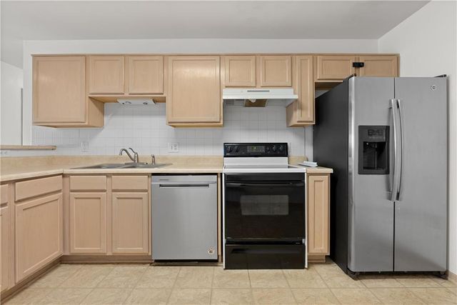 11388 S Pflumm Road, Olathe, KS 66215