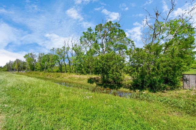 1720 W Fm 1462, Rosharon, TX 77583