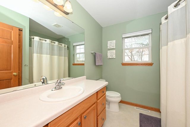 3728 Stillwater CIRCLE, Waukesha, WI 53189