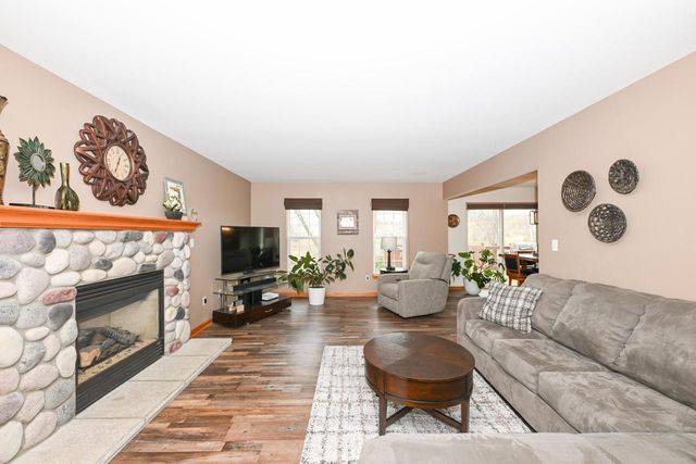 3728 Stillwater CIRCLE, Waukesha, WI 53189
