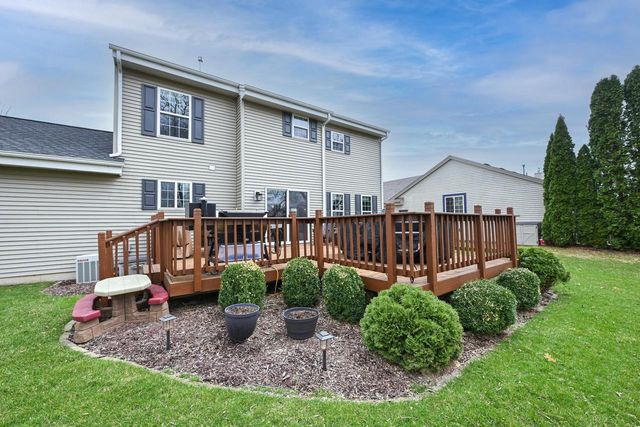 3728 Stillwater CIRCLE, Waukesha, WI 53189