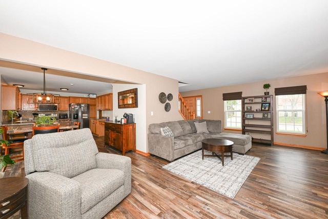 3728 Stillwater CIRCLE, Waukesha, WI 53189