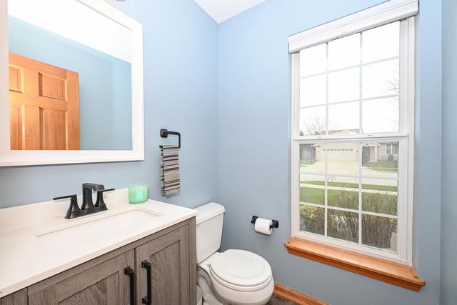 3728 Stillwater CIRCLE, Waukesha, WI 53189