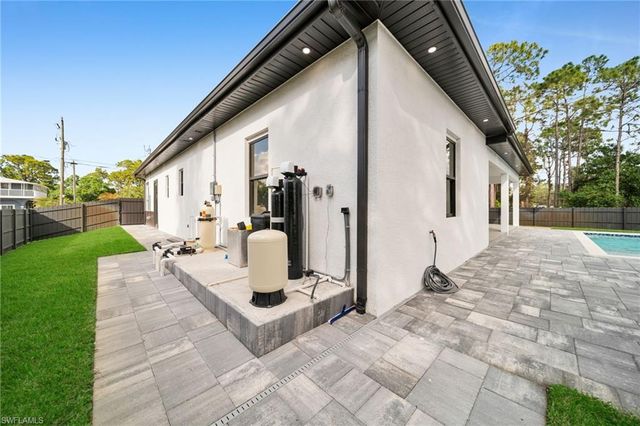 3611 2nd ST SW, Lehigh Acres, FL 33976