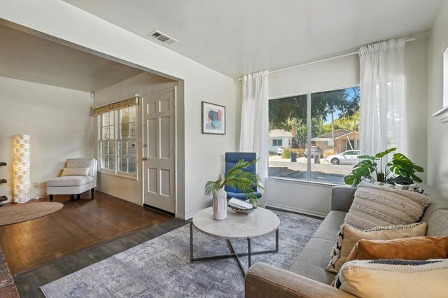 3641 52nd St, Sacramento, CA 95820