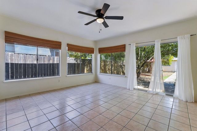 3641 52nd St, Sacramento, CA 95820