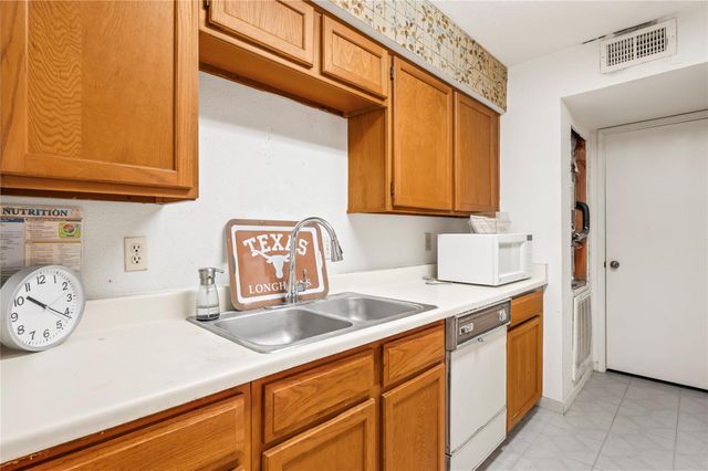 6606 De Moss Drive 208, Houston, TX 77074