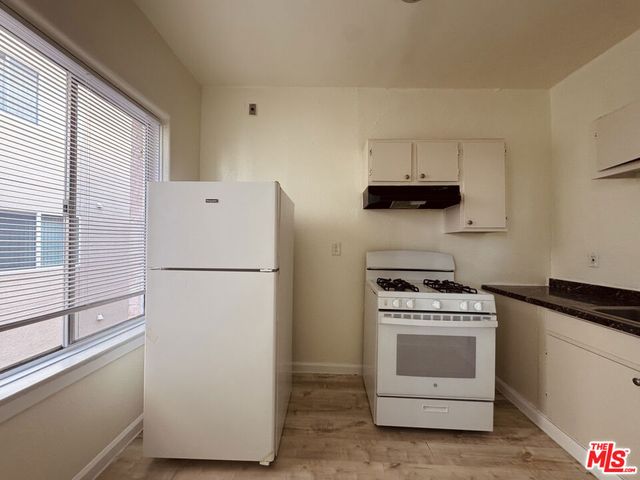 920 S Hobart Blvd 409, Los Angeles, CA 90006