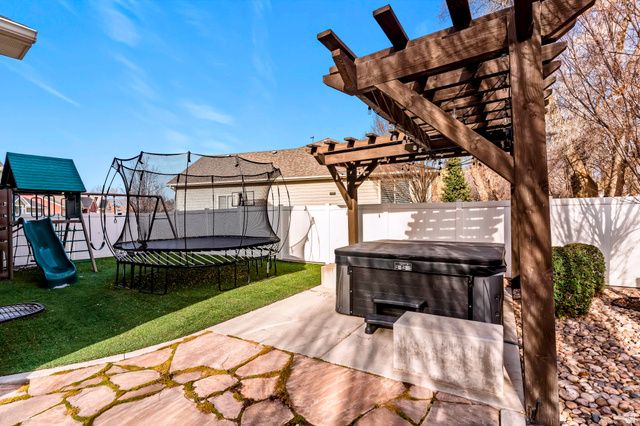 141 W GAILEY LN, Kaysville, UT 84037