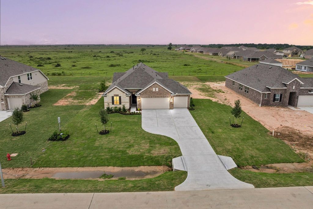 219 Dunovant Drive, Sealy, TX 77474