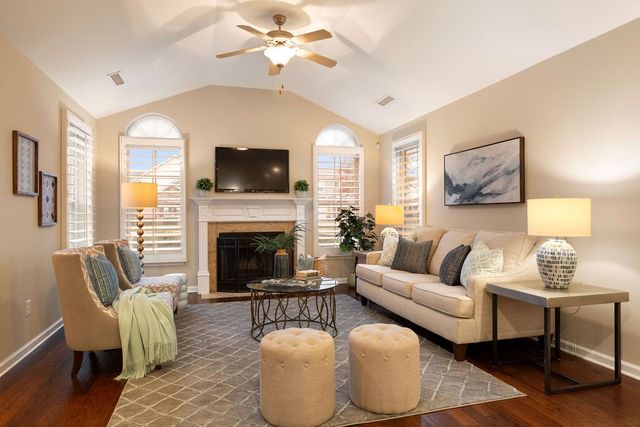 2211 Bridgeway St, Murfreesboro, TN 37128