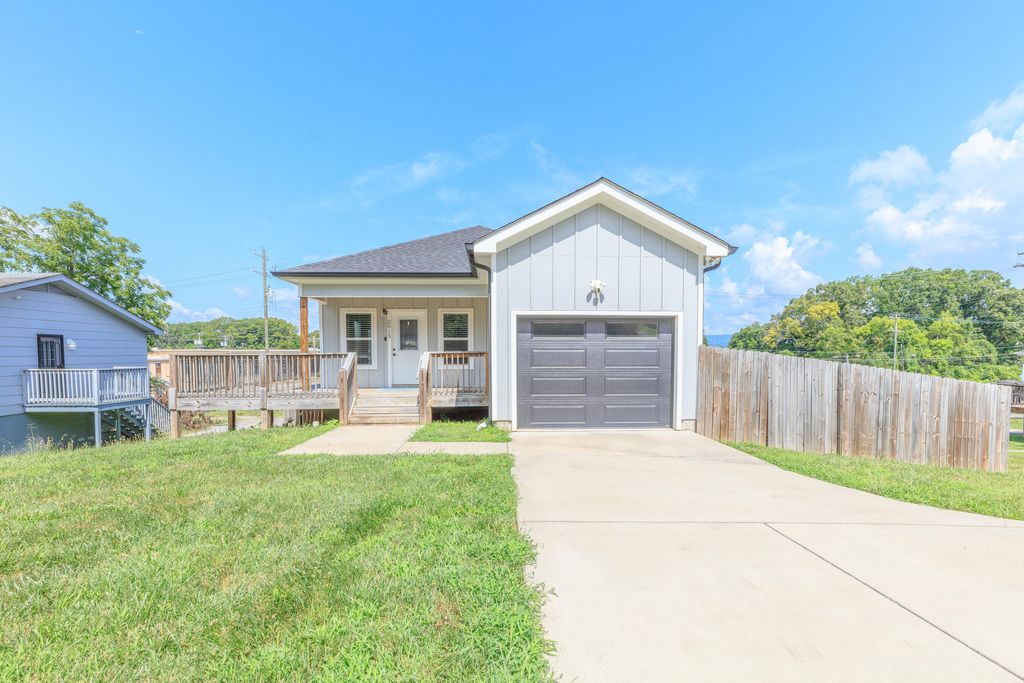 2015 N Chamberlain Avenue, Chattanooga, TN 37406