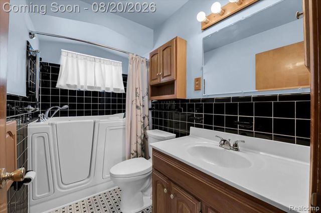 1952 Lakeview Street, Trenton, MI 48183