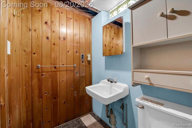1952 Lakeview Street, Trenton, MI 48183