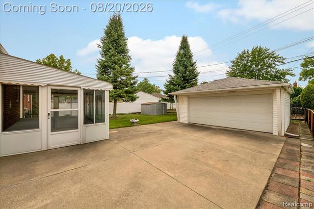 1952 Lakeview Street, Trenton, MI 48183