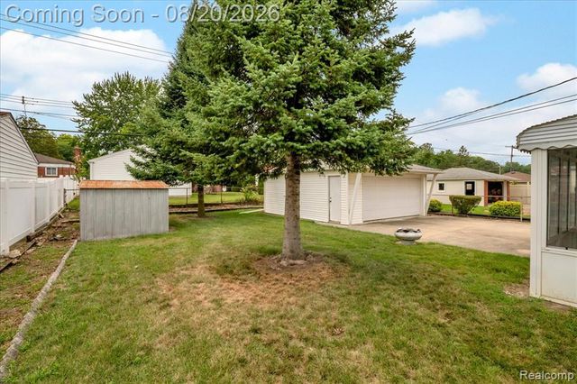 1952 Lakeview Street, Trenton, MI 48183
