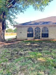 2765 Meadow Gate Lane, Dallas, TX 75237