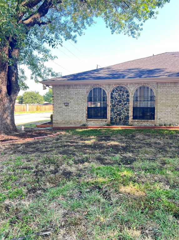 2765 Meadow Gate Lane, Dallas, TX 75237