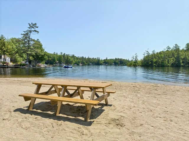 98 Wintersport Street, Moultonborough, NH 03254
