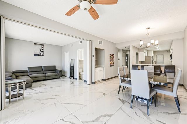 7700 Seawall Boulevard 702, Galveston, TX 77551